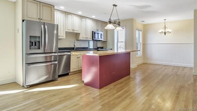 Building Photo - 148 Main St