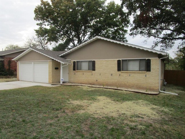 Building Photo - 4725 Leonard St