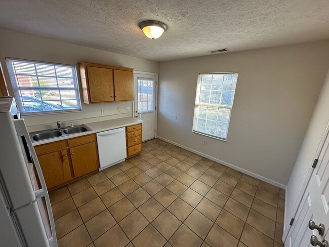 Building Photo - 125 Rocky Rd