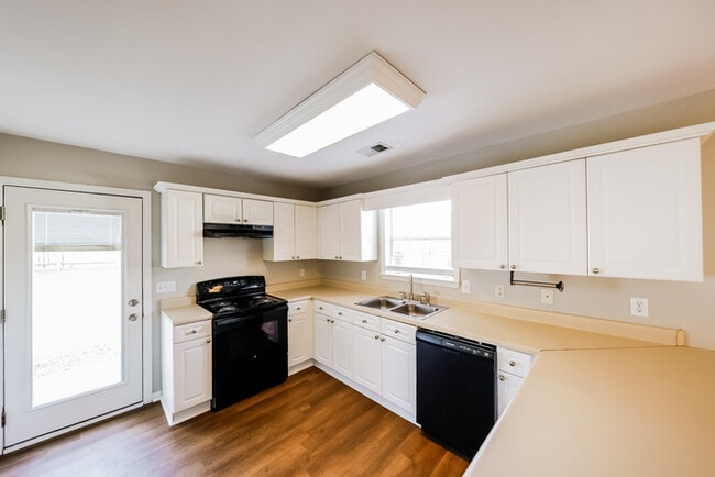 Building Photo - 376 Walker Way