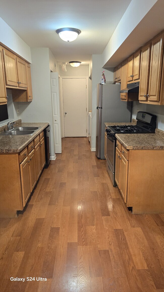 Foto del edificio - 593 East Ave