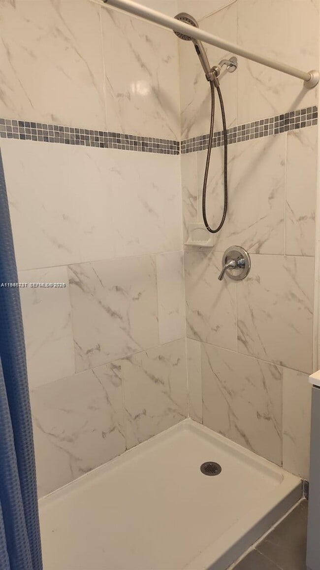 Foto del edificio - 2821 SW 39th Ave