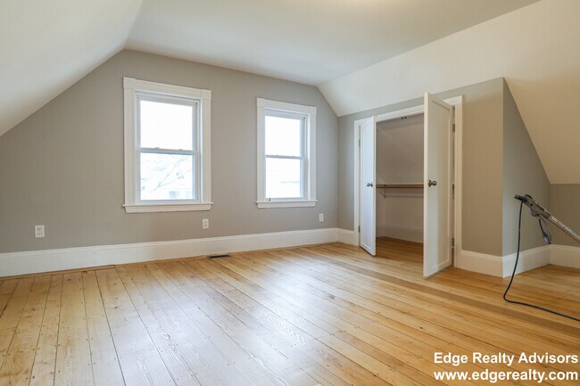 Building Photo - 18 Glenmont Rd