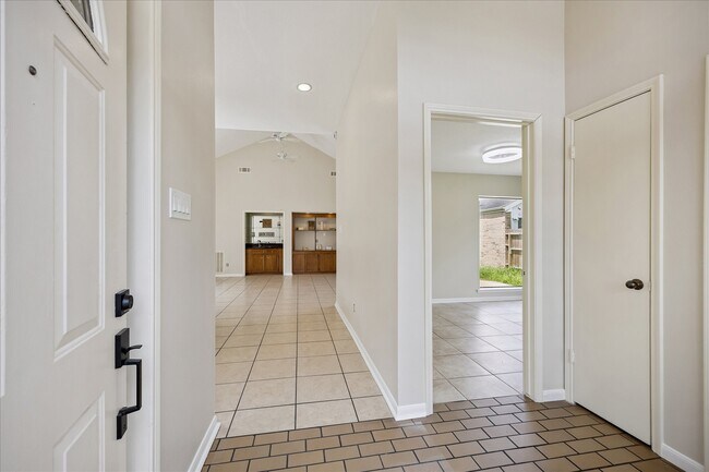 Foto del edificio - 8018 Cobblefield Ln