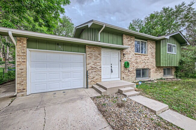 Photo - 605 Raemar Dr House