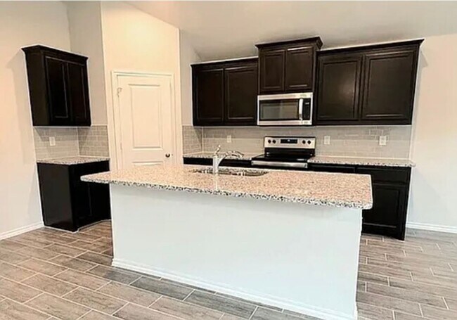 Foto del edificio - 5825 Brookville Dr