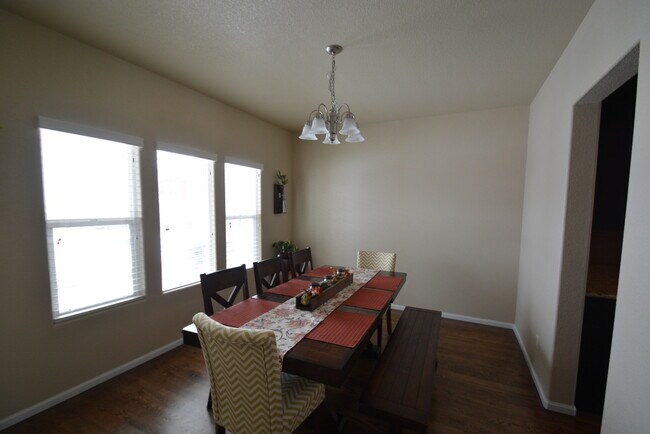 Foto del edificio - Beautiful 2-story home in D-49 available to move in on 05/01/2026! The owner allows 1 dog up to 7...