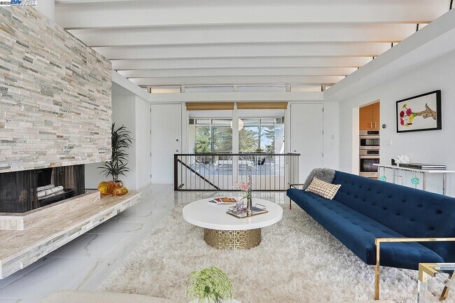 Building Photo - 6624 Saroni Dr