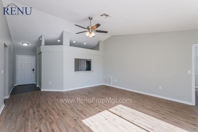 Foto del edificio - Available Now!