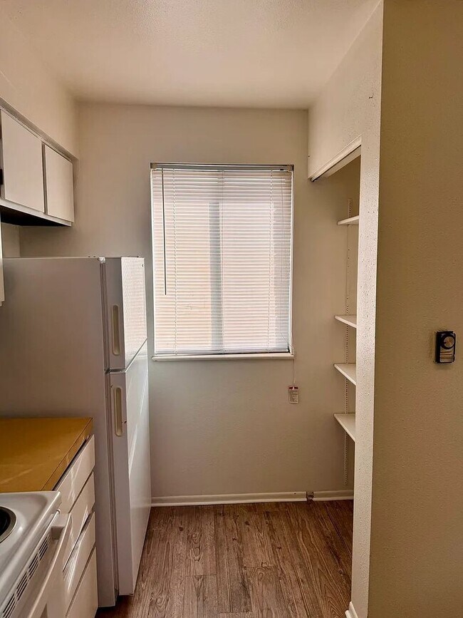 Foto del edificio - Two Bedroom Condo With Detached Garage in 4-Plex