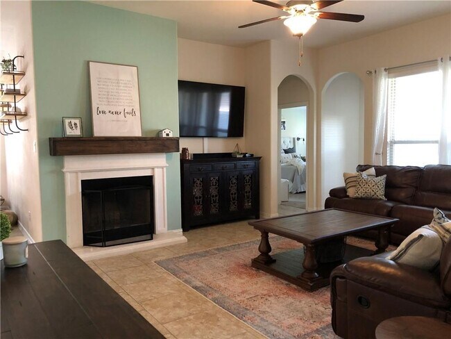 Building Photo - 1028 Arvada Dr