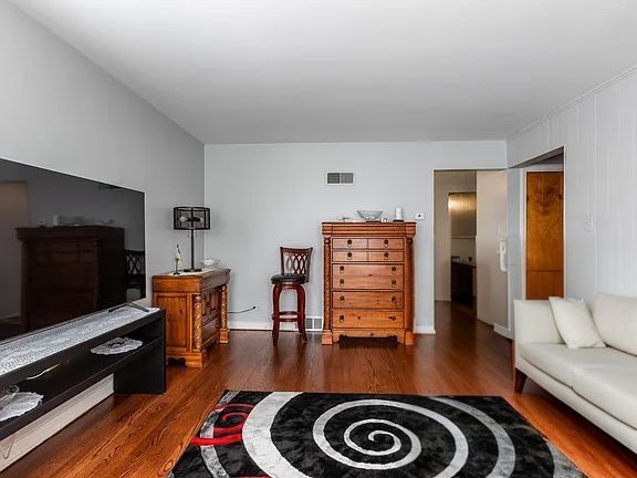 Building Photo - 9056 Lamon Ave