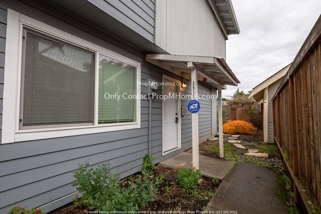 Building Photo - Charming Apartment of Pure Home Comfort!