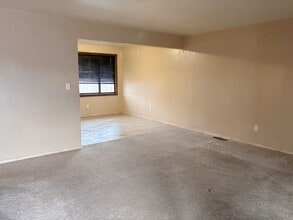 Building Photo - 1105 E 16th St