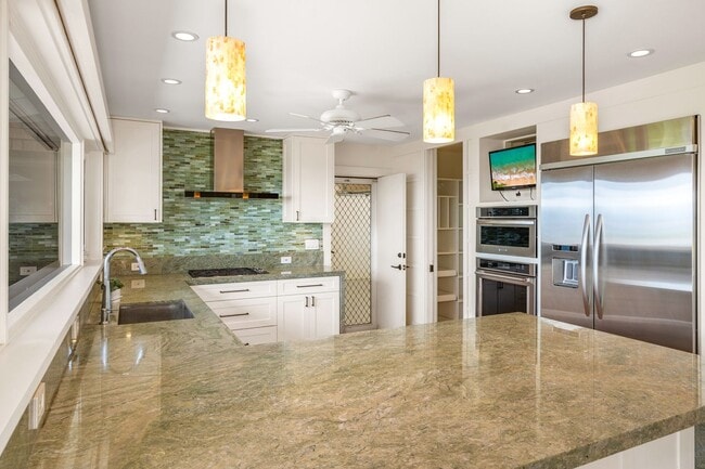 Building Photo - Beautiful Custom Built Home in Wailuku Heights, 2 Bed/3 Bath with Flex Room, Magnificent Ocean/Mo...