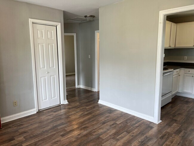 Foto del edificio - 713 Tallman Cir