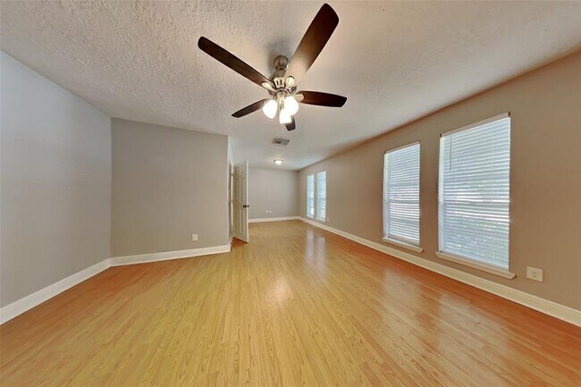Foto del edificio - 13627 Montaigne Dr