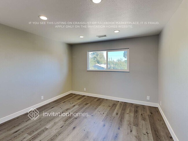 Foto del edificio - 10437 Reymouth Ave