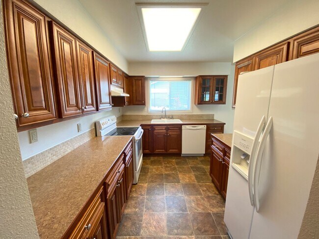 Foto del edificio - Price reduced! Nicely updated kitchen in t...
