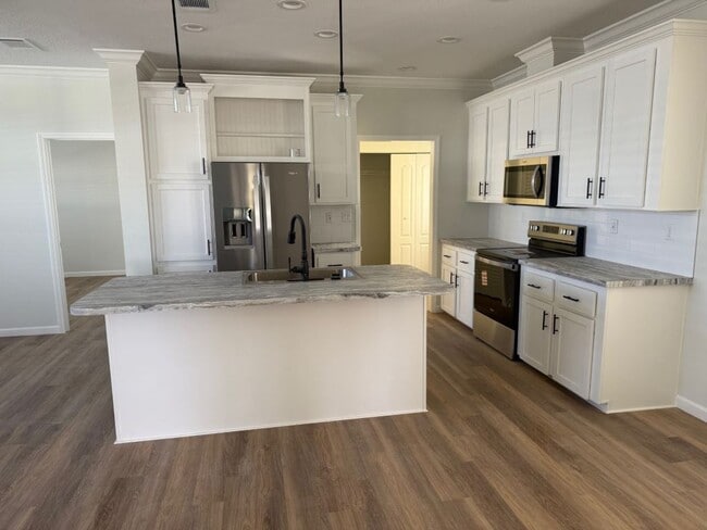 Building Photo - 7711 Desoto Dr
