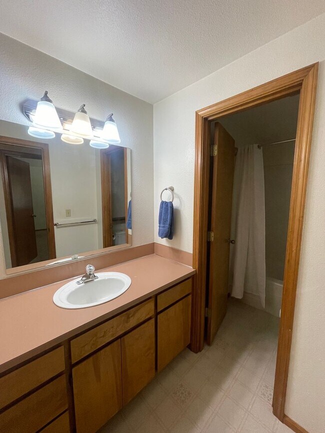 Foto del edificio - 3 Bedroom Home on Large Corner Lot!