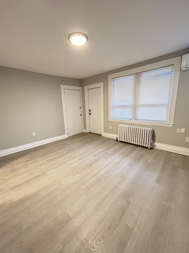 Photo du bâtiment - 831 Main St E