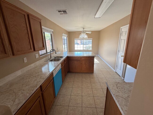 Building Photo - 1636 E Bishop Dr