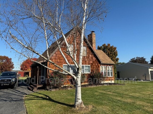 Building Photo - 301 E Carpenter Ave