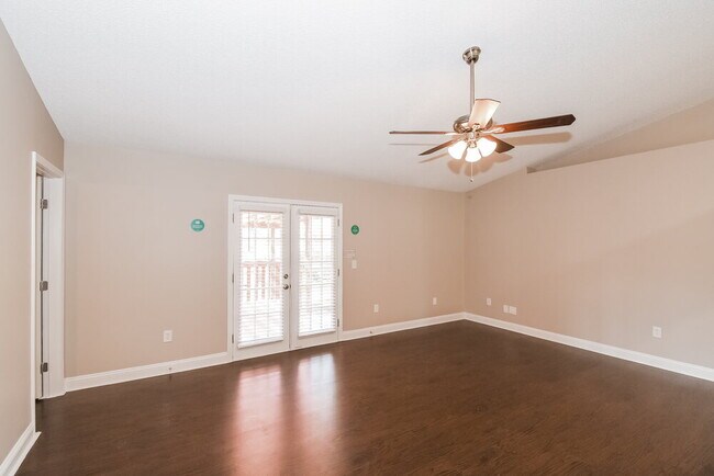 Foto del edificio - 1608 Twin Oak Dr W
