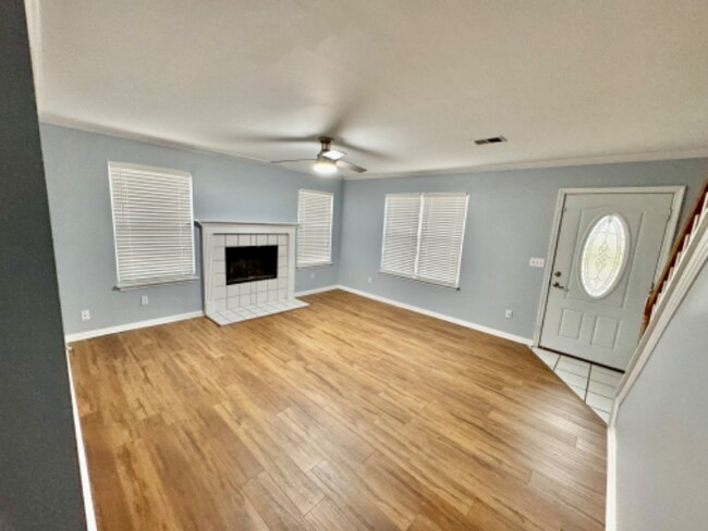 Foto del edificio - 3185 Mapleleaf Dr