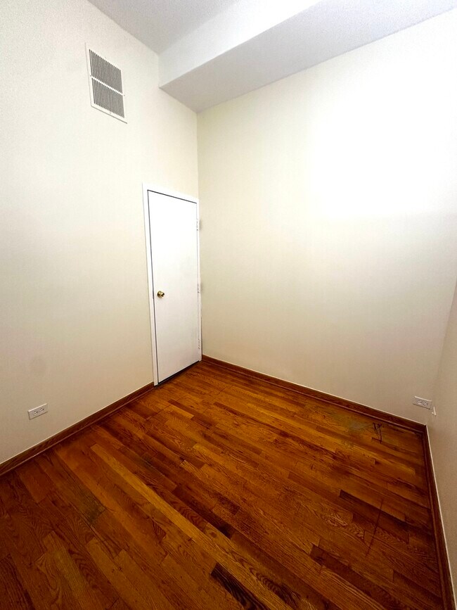 Foto del edificio - 308 S Halsted St