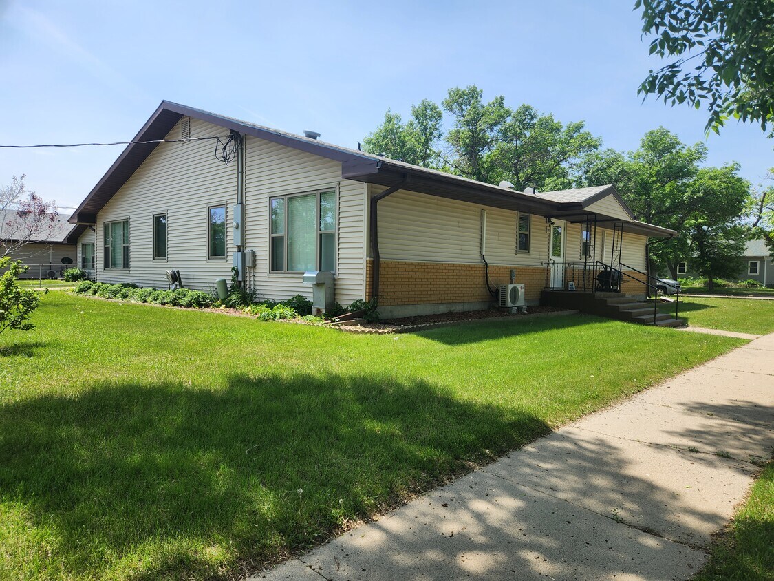 Primary Photo - 210 Central Ave N