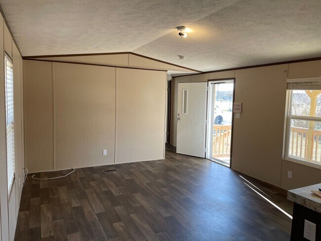 Building Photo - 2 BED, 2 BATH MOBILE HOME!