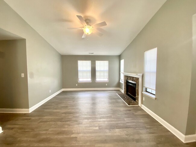 Foto del edificio - Beautiful 3 Bedroom 2 Bathroom House Off o...
