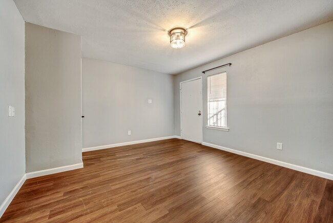 Foto del edificio - 1328 S Henderson St