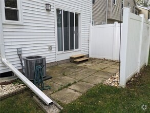 Building Photo - 15 Walnut Cir