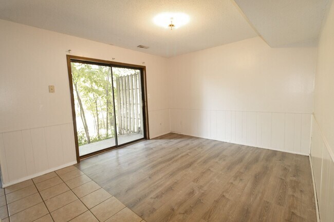 Foto del edificio - 3616-3618 Sugar Tree Lane