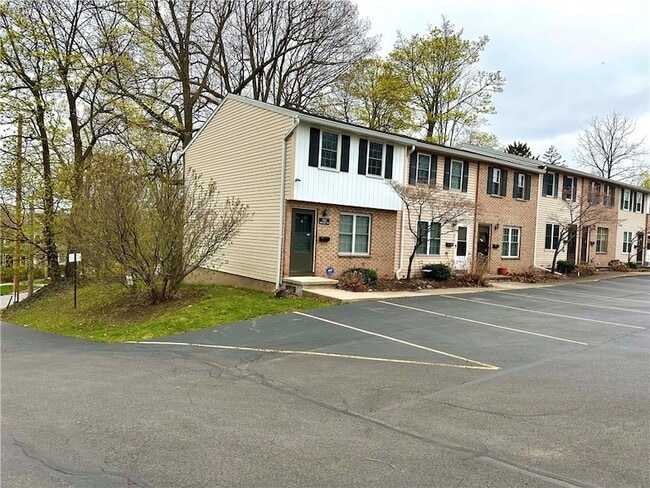 Building Photo - 1082 Mt Hope Ave