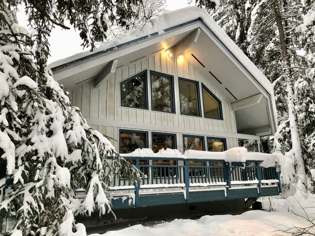 Building Photo - Girdwood 3 Bedroom House w/ Garage