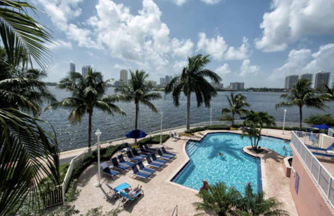 Foto principal - 3370 Hidden Bay Dr