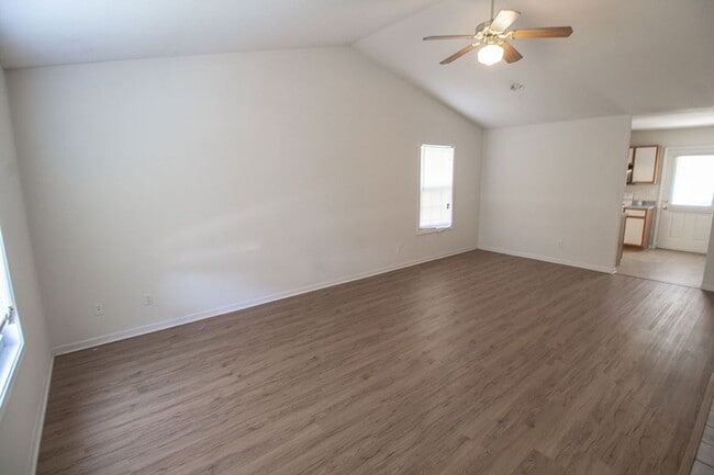 Building Photo - 5200-5202 Tessa Way