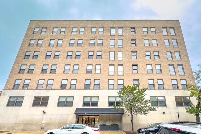 Building Photo - 811 S Lytle St