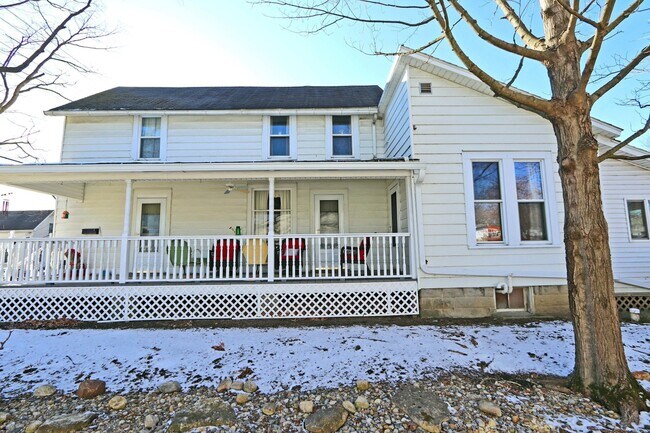 Building Photo - 527 S Maple St