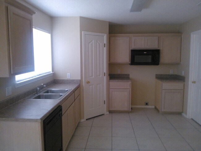 Foto del edificio - 3916 Thunderbird Ave