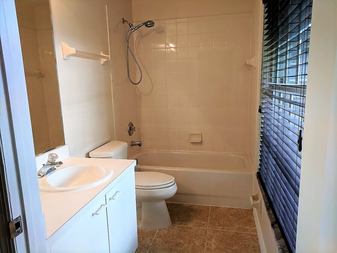 Master Bathroom - 6275 Parkers Hammock Rd