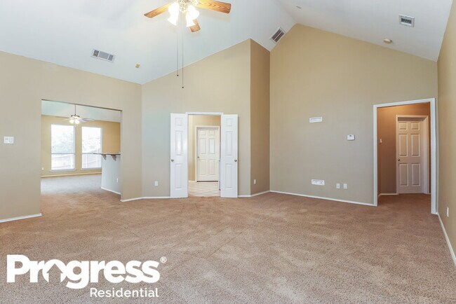 Building Photo - 841 Summit Pointe