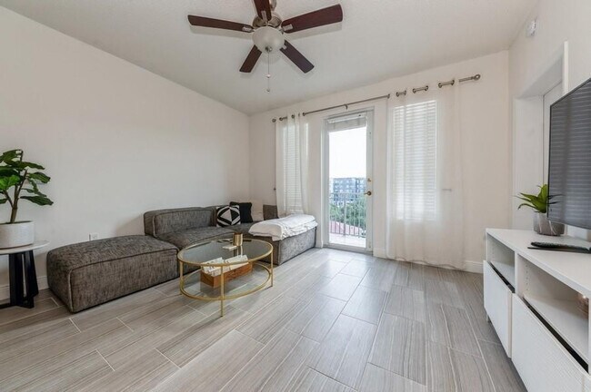 Foto del edificio - 533 NE 3rd Ave