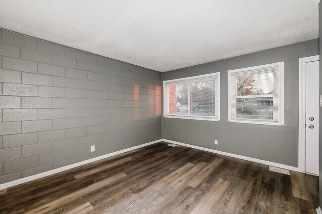 Foto del edificio - Charming 2 Bed, 1 Bath Apartment in Indianapolis - Don't Miss Out!
