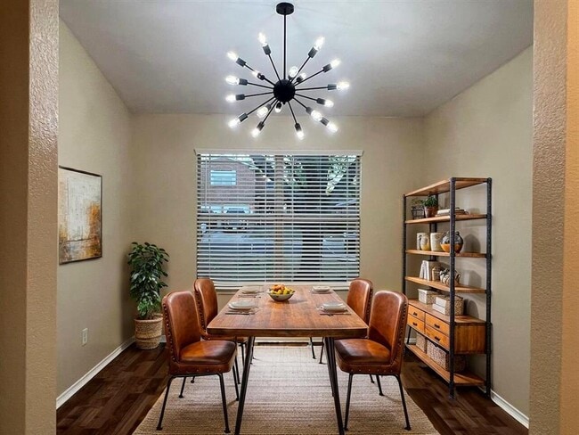 Building Photo - 137 Salado Dr