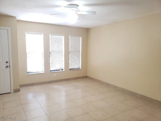 Foto del edificio - 405 SE Van Loon Terrace